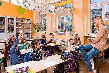 Твір My school навчання в школах та методом онлайн, вивчення граматики дистанційно та офлайн